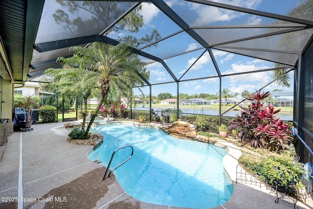 679 Sheridan Woods Dr, Melbourne, FL 32904 - view of swimming pool with a patio area, a lanai, and a pool with connected hot tub