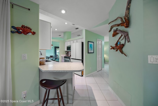 644 Sheridan Woods Dr, Melbourne, FL 32904 - kitchen with a sink, stainless steel appliances, light countertops, white cabinets, and a peninsula
