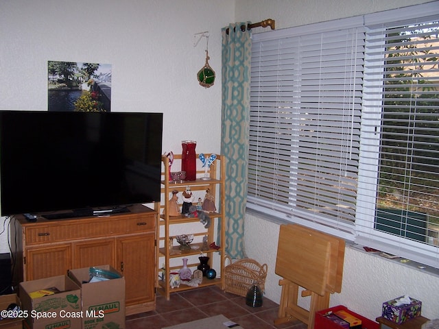 4077 Green Oak Dr, Melbourne, FL 32901 - living room with dark tile patterned floors
