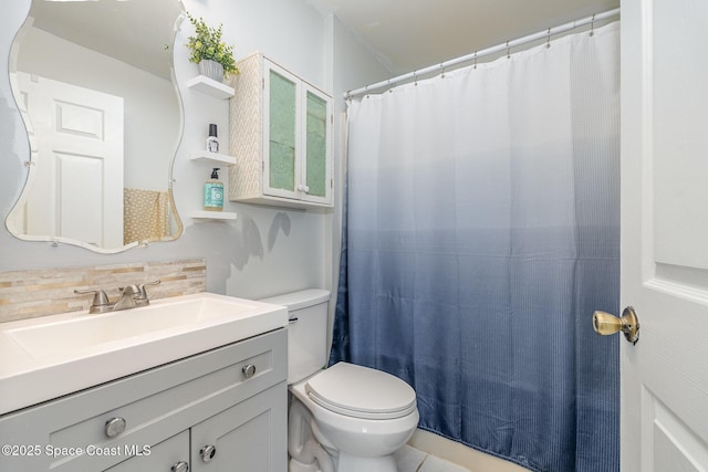 full bathroom featuring backsplash, toilet, vanity, and a shower with shower curtain