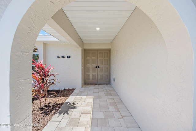 view of exterior entry with stucco siding