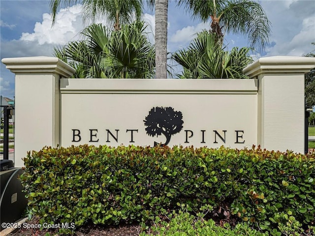 view of community / neighborhood sign