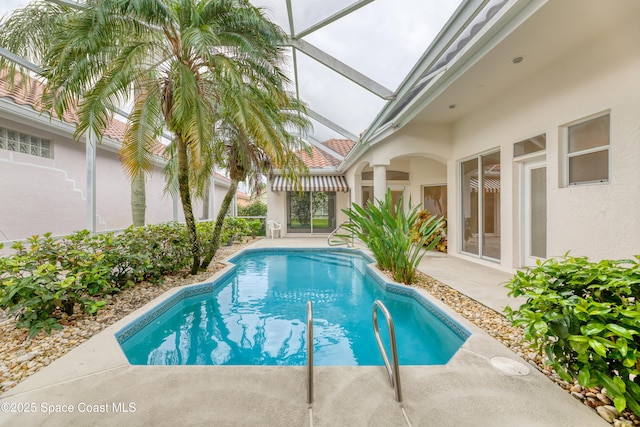 7433 Monterey Ct, Melbourne, FL 32940 - swimming pool featuring a patio