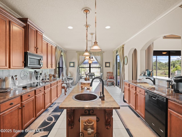 1013 Balmoral Way, Melbourne, FL 32940 - kitchen with black appliances, a sink, arched walkways, a center island with sink, and recessed lighting