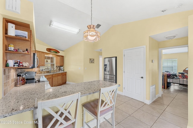 kitchen featuring stainless steel fridge with ice dispenser, range, tasteful backsplash, a peninsula, and open shelves