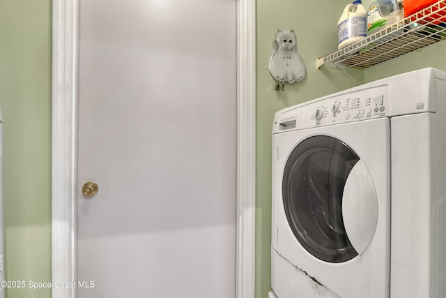 2805 Forest Run Dr, Melbourne, FL 32935 - laundry area featuring washer / dryer