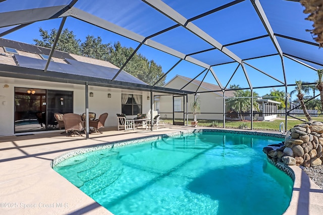 2805 Forest Run Dr, Melbourne, FL 32935 - swimming pool with a patio, outdoor dining space, and a lanai