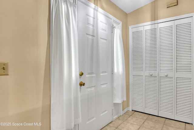 690 Koutnik Rd SE, Palm Bay, FL 32909 - entrance foyer featuring light tile patterned flooring and baseboards