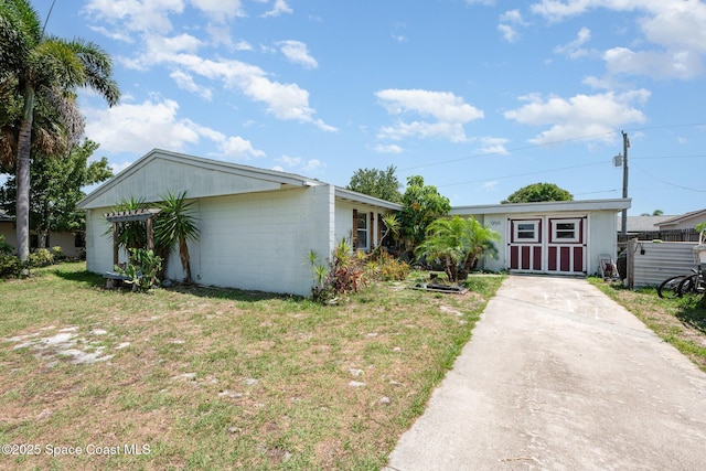 958 Beaumont Ln, Rockledge, FL 32955 - view of front of home featuring driveway and a front lawn
