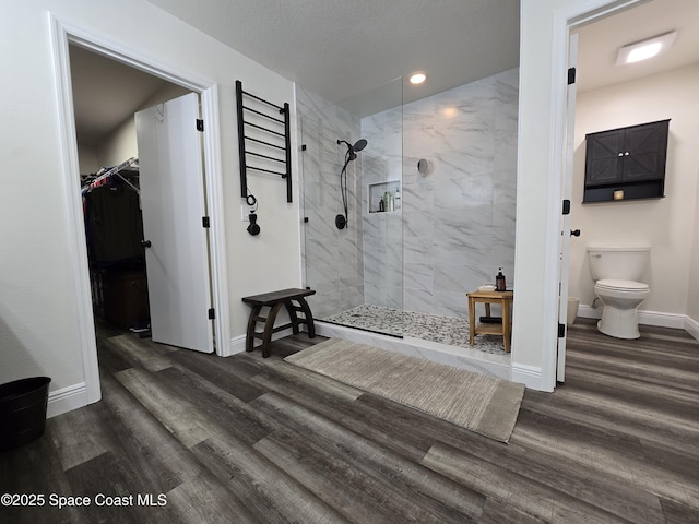 334 Dryden Cir, Cocoa, FL 32926 - full bath featuring a walk in shower, wood finished floors, toilet, baseboards, and recessed lighting