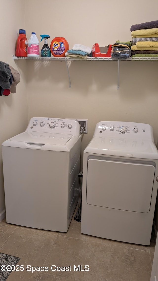 451 Dillard Dr SE, Palm Bay, FL 32909 - laundry area with washer and clothes dryer and tile patterned floors