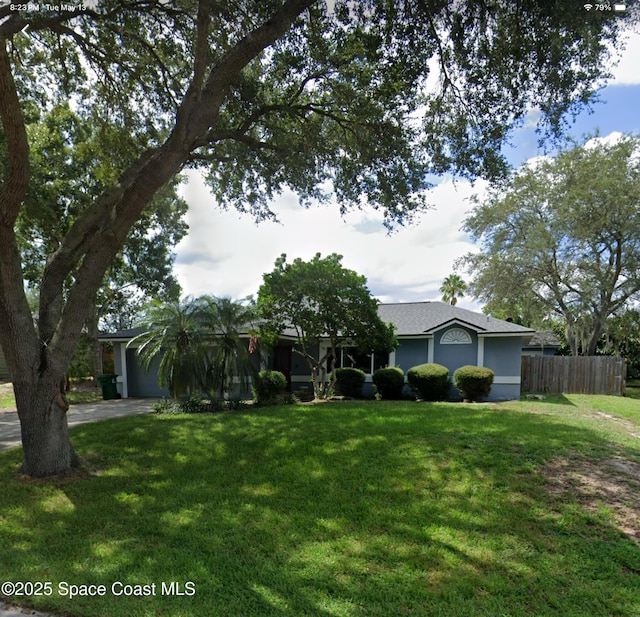 view of front of house featuring driveway