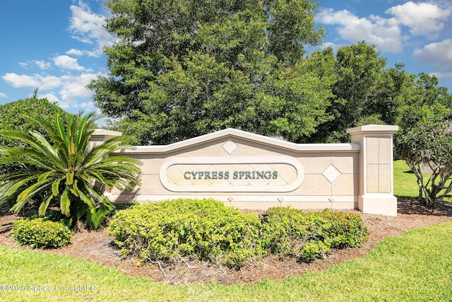 view of community / neighborhood sign