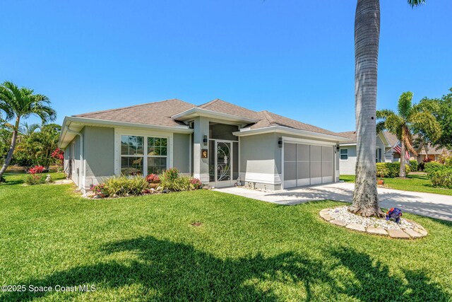 439 Briarcliff Cir, Sebastian, FL 32958 - ranch-style house featuring stucco siding, a garage, driveway, a front yard, and roof with shingles