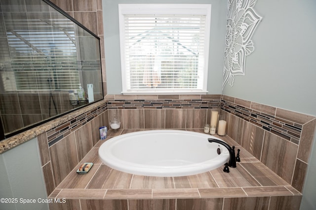4407 Preservation Cir, Melbourne, FL 32934 - full bathroom featuring a garden tub