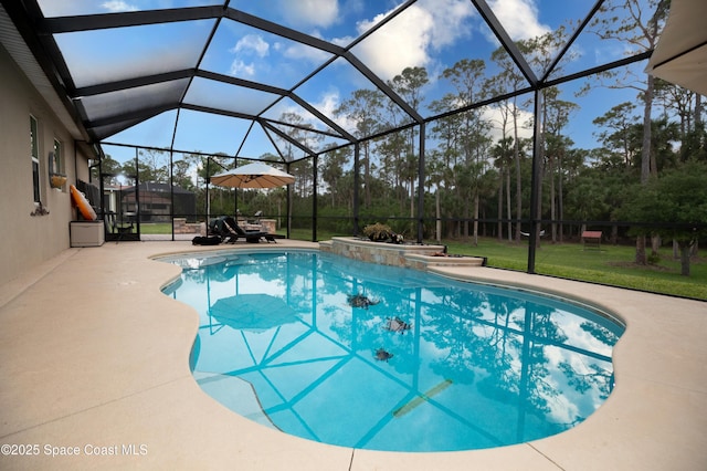 4407 Preservation Cir, Melbourne, FL 32934 - swimming pool featuring a patio, a yard, a hot tub, view of scattered trees, and a lanai