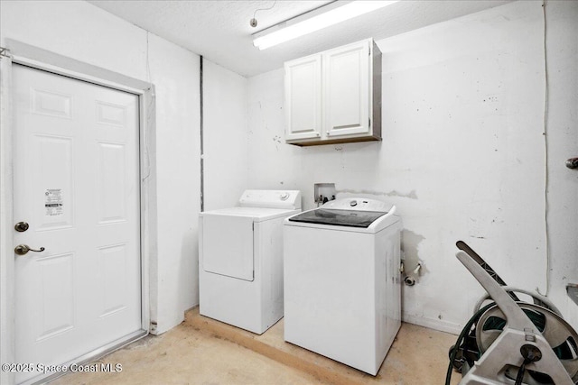 715 Bay View Ct, Melbourne, FL 32940 - laundry room featuring cabinet space and washer and dryer