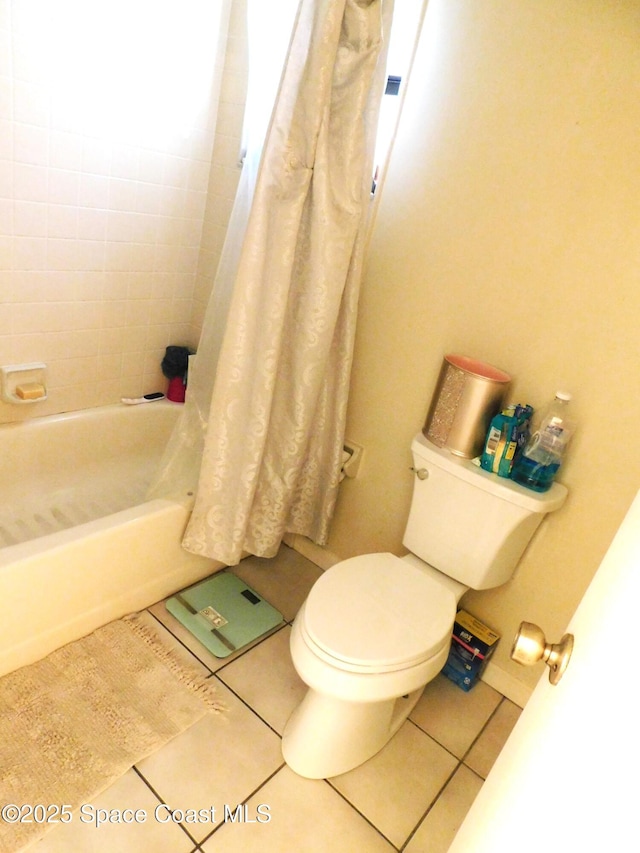 854 Custer St NW, Palm Bay, FL 32907 - bathroom featuring toilet, tile patterned flooring, and shower / bathtub combination with curtain