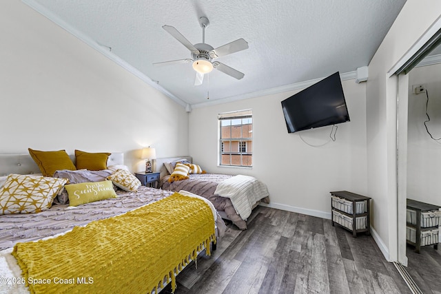 165 Escambia Ln Unit 502, Cocoa Beach, FL 32931 - bedroom with wood finished floors, crown molding, a textured ceiling, ceiling fan, and baseboards