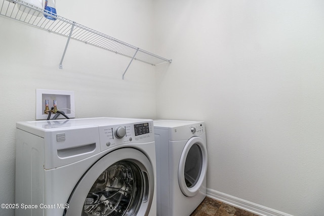 122 Port Royal Cir, Sebastian, FL 32958 - laundry area with independent washer and dryer and baseboards