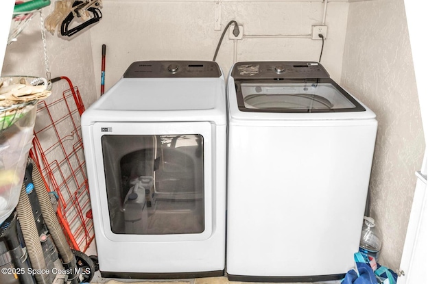 5800 N Banana River Blvd Unit 125, Cape Canaveral, FL 32920 - laundry area with independent washer and dryer and a textured wall
