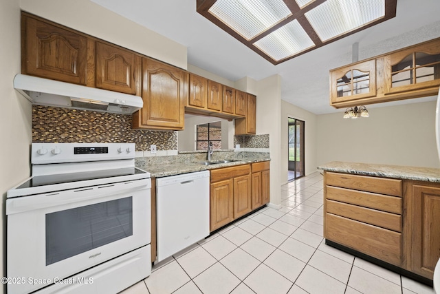 1401 Ruffin Cir SE, Palm Bay, FL 32909 - kitchen featuring white appliances, under cabinet range hood, a sink, decorative backsplash, and light tile patterned floors