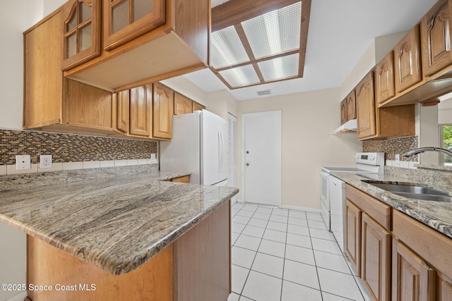 1401 Ruffin Cir SE, Palm Bay, FL 32909 - kitchen featuring white appliances, a sink, backsplash, light stone counters, and light tile patterned floors