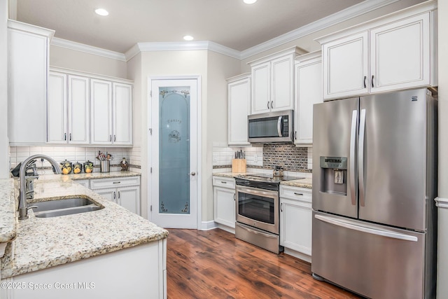 508 Lorelei Ave, Melbourne, FL 32901 - kitchen with stainless steel appliances, a sink, dark wood finished floors, decorative backsplash, and recessed lighting