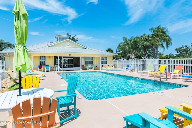 508 Lorelei Ave, Melbourne, FL 32901 - community pool with a patio area and fence