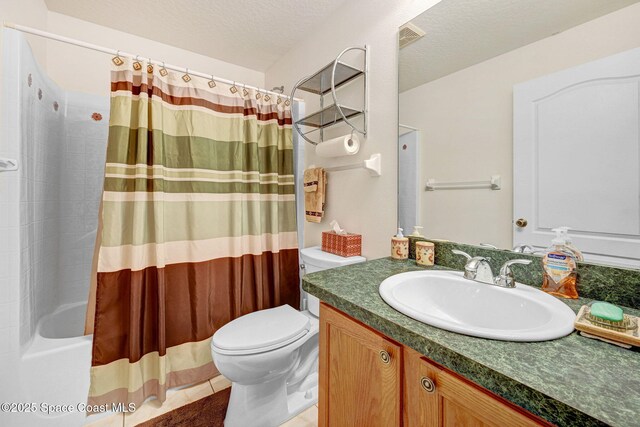 427 Falls Church St SW, Palm Bay, FL 32908 - full bath featuring toilet, vanity, shower / bath combo with shower curtain, tile patterned flooring, and a textured ceiling
