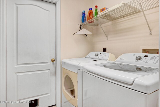 427 Falls Church St SW, Palm Bay, FL 32908 - laundry area with washer and clothes dryer