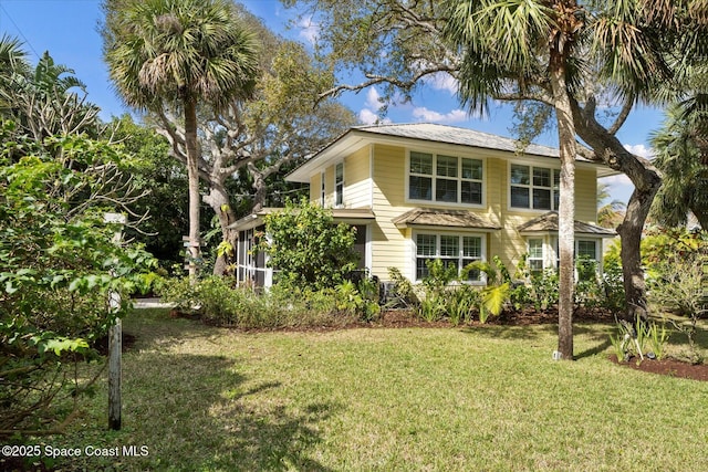 1951 W Sandpiper Rd, Vero Beach, FL 32963 - view of front facade featuring a front lawn and a sunroom