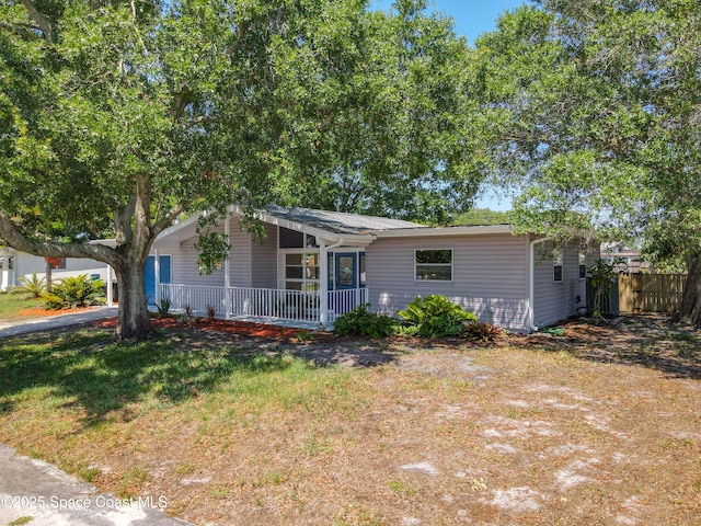 single story home with a porch