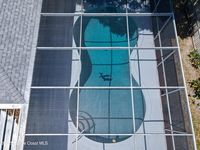 bird's eye view of a pool area
