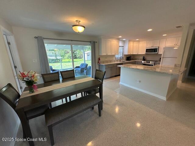 dining area with recessed lighting and baseboards
