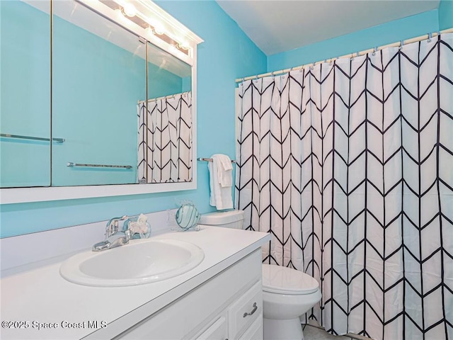 18 Vista Palm Ln Unit 102, Vero Beach, FL 32962 - full bath featuring vanity, toilet, and a shower with curtain