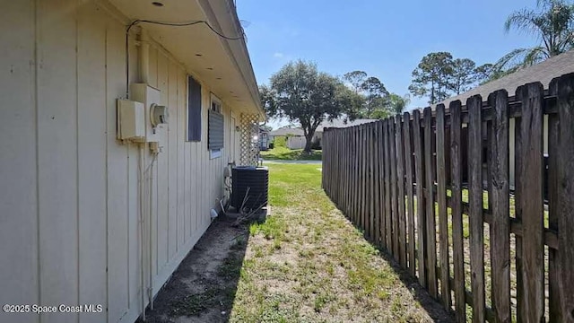 320 Algiers Ave SE, Palm Bay, FL 32909 - view of yard featuring cooling unit