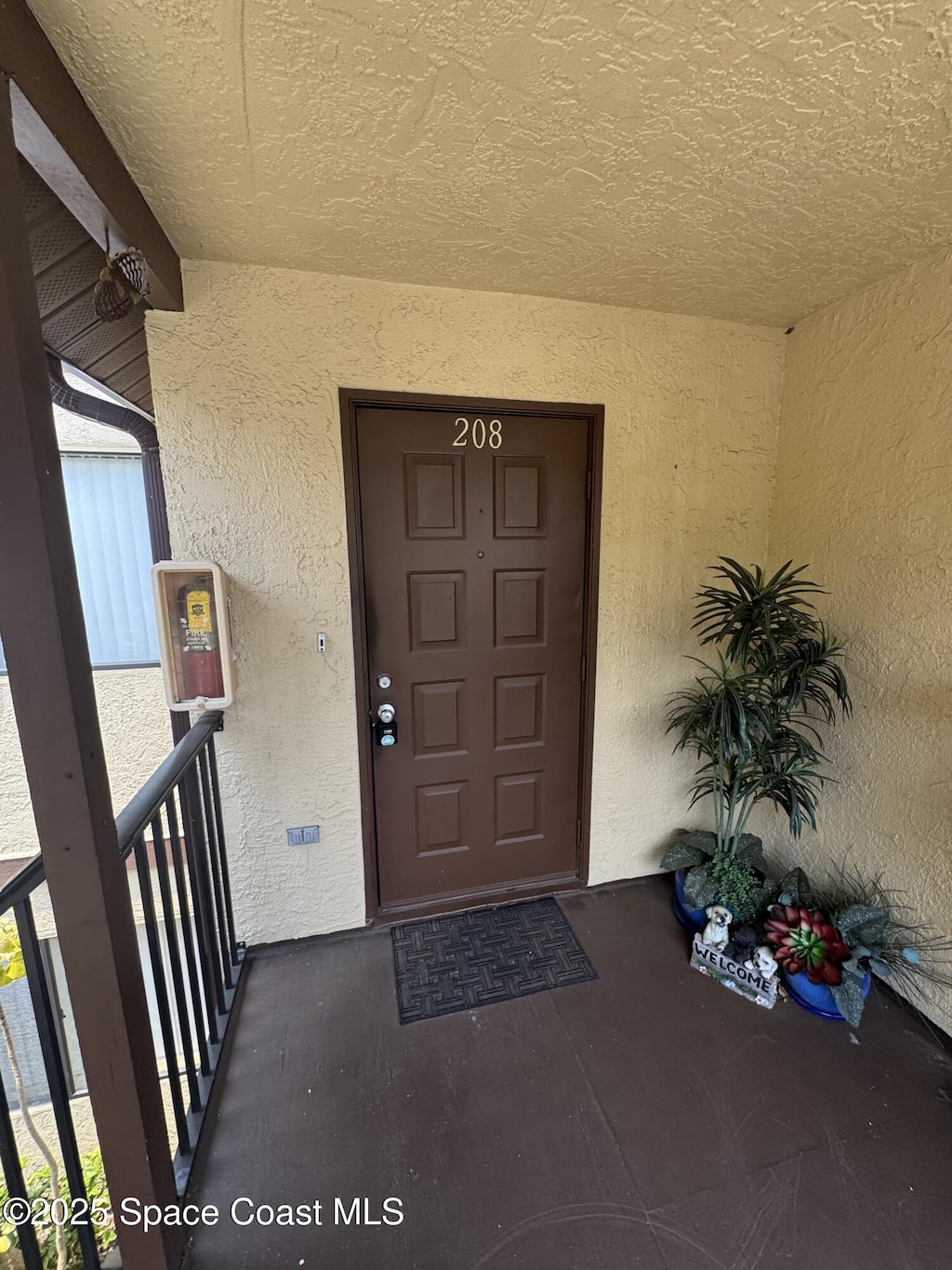 7817 Shadowood Dr Unit 208, Melbourne, FL 32904 - doorway to property featuring stucco siding