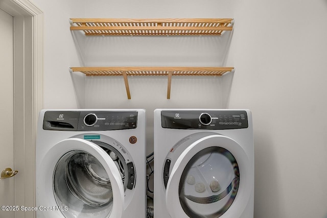 1629 Baseline Ln, Vero Beach, FL 32967 - laundry room featuring independent washer and dryer