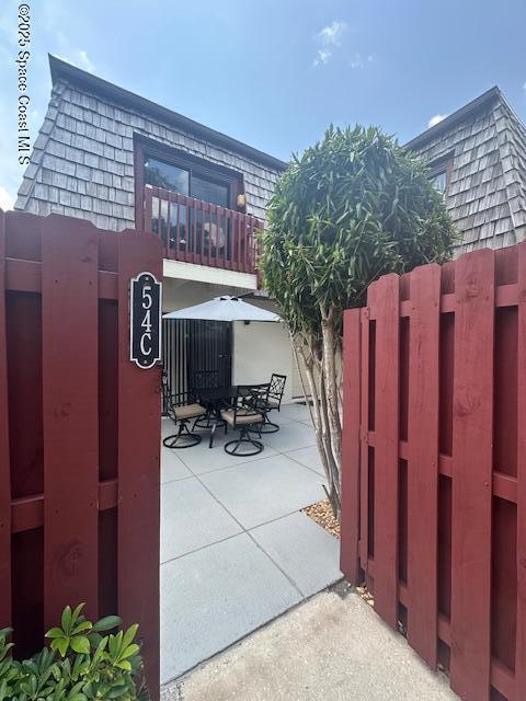 54 Piney Branch Way Unit C, Melbourne, FL 32904 - view of patio with a balcony and outdoor dining area