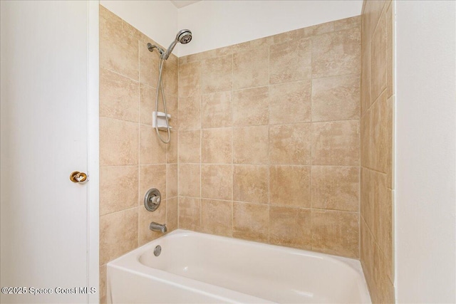 933 Gueld Ave NE, Palm Bay, FL 32905 - full bath with washtub / shower combination