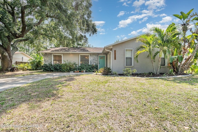 1035 Blau Ct NW, Palm Bay, FL 32907 - ranch-style home with stucco siding and a front yard
