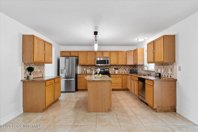 1500 La Maderia Dr SW, Palm Bay, FL 32908 - kitchen featuring stainless steel appliances, a sink, decorative backsplash, and an island with sink