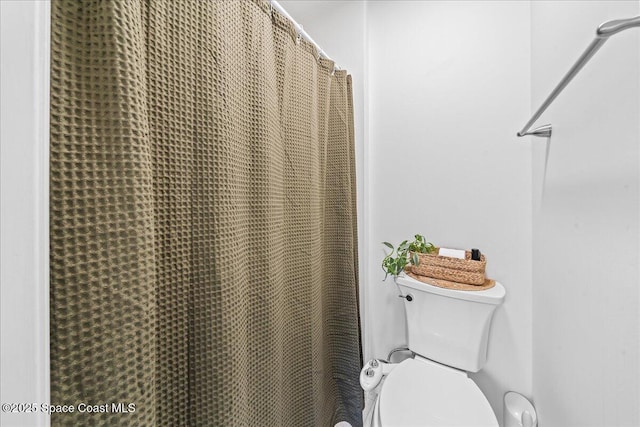 3046 Sebastian Ln, Melbourne, FL 32935 - bathroom with toilet and a shower with curtain