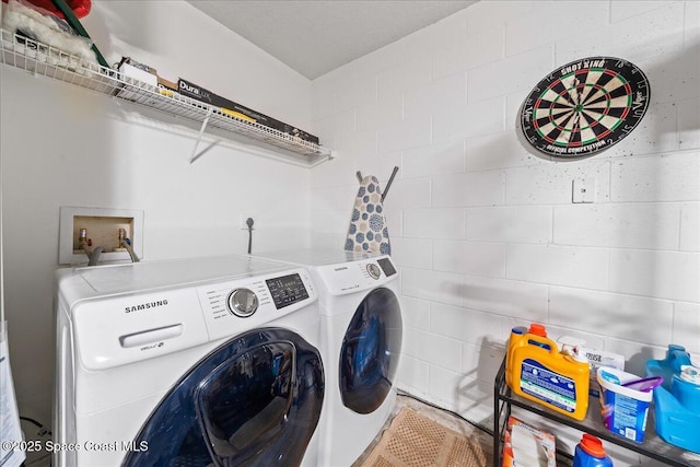 3046 Sebastian Ln, Melbourne, FL 32935 - laundry area with washing machine and clothes dryer