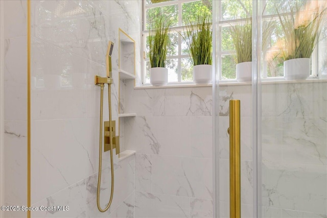 2508 Coral Ridge Cir, Melbourne, FL 32935 - full bathroom featuring a marble finish shower