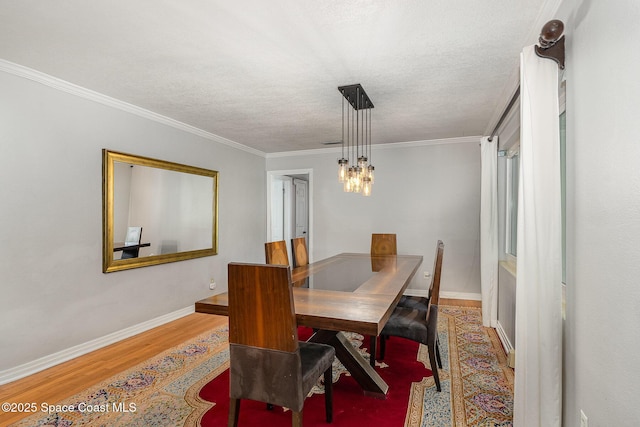 118 S Indian Cir, Cocoa, FL 32922 - dining area with wood finished floors, baseboards, ornamental molding, a chandelier, and a textured ceiling