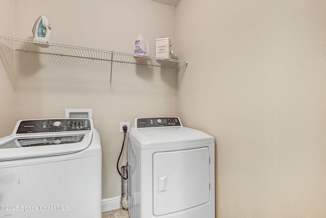 910 Swiss Pointe Ln, Rockledge, FL 32955 - laundry room featuring washer and dryer