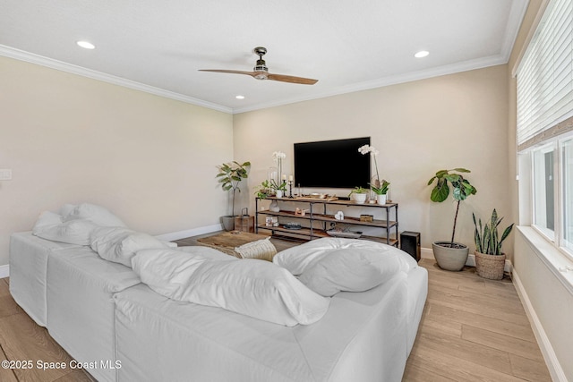 910 Swiss Pointe Ln, Rockledge, FL 32955 - living area featuring light wood-style flooring, a ceiling fan, recessed lighting, and crown molding