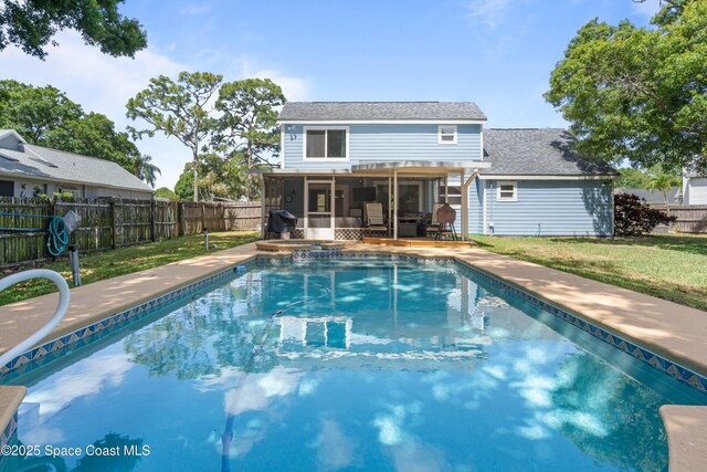1250 York Cir, Melbourne, FL 32904 - view of pool with a sunroom and a pool with connected hot tub